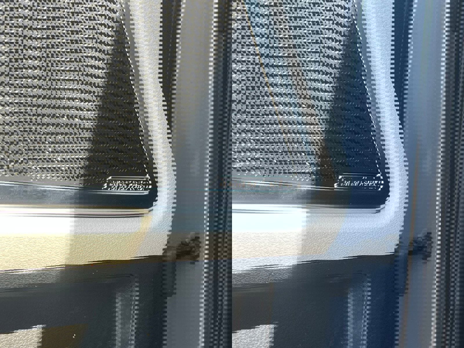 Used 2025 Kia Telluride SX w/ SX Captain's Chair Package image 30