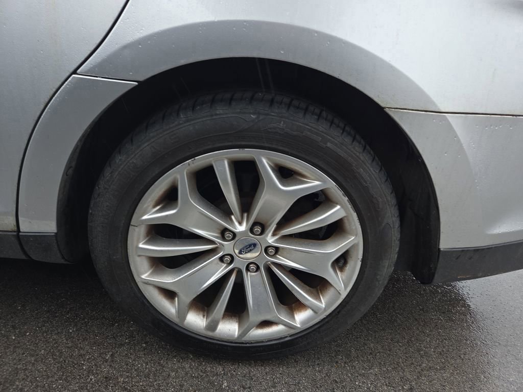 Used 2019 Ford Taurus Limited image 7