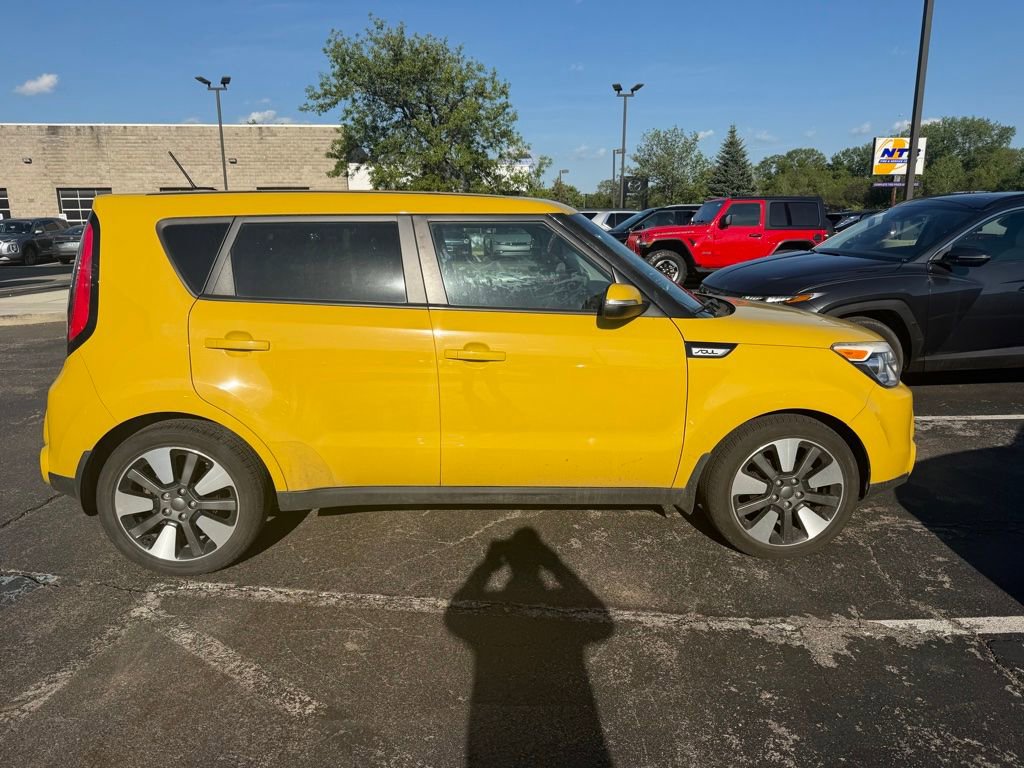 Used 2015 Kia Soul ! FWD image 2
