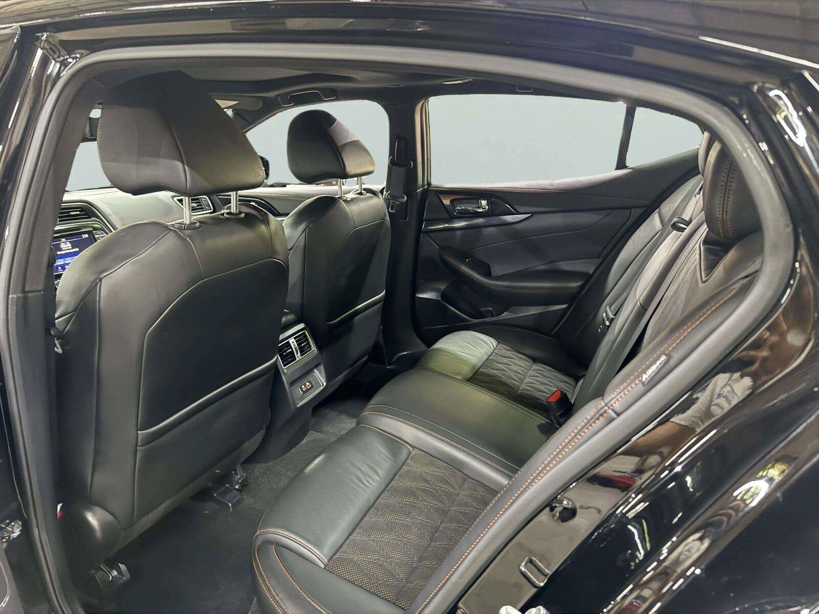 Used 2021 Nissan Maxima SR w/ Sport Mat Group FWD image 30