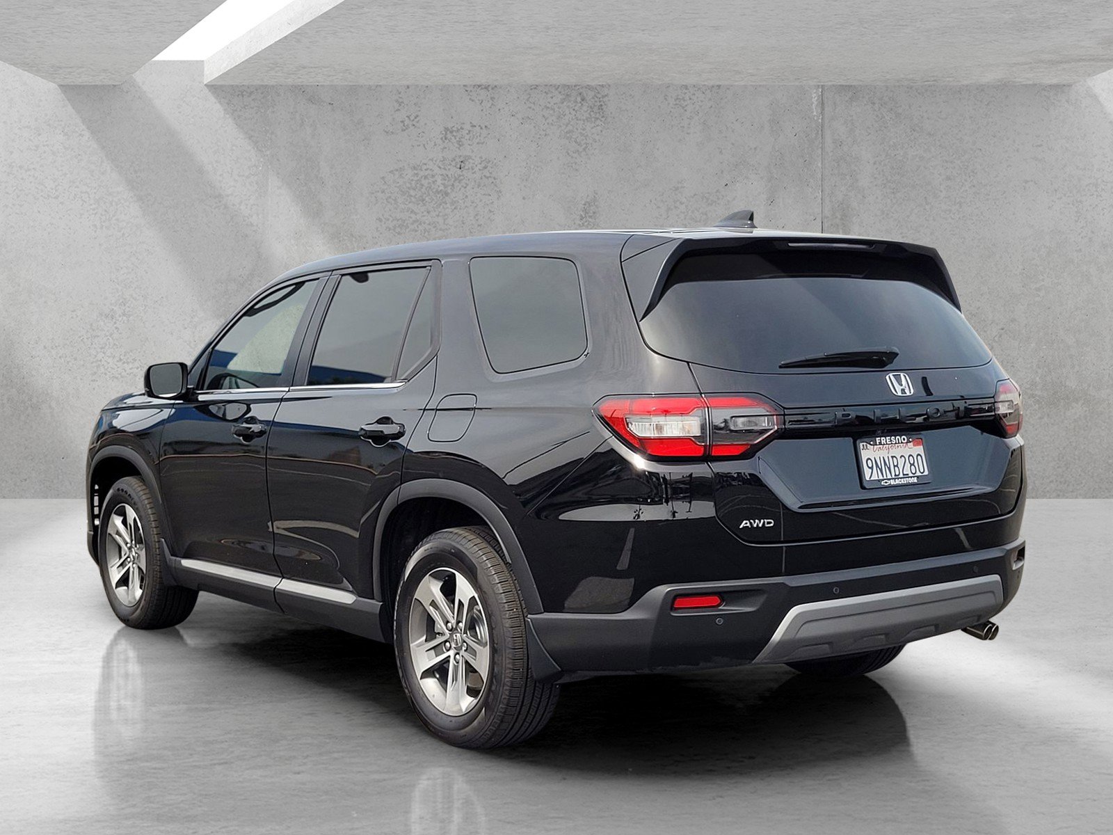 Used 2025 Honda Pilot EX-L image 6