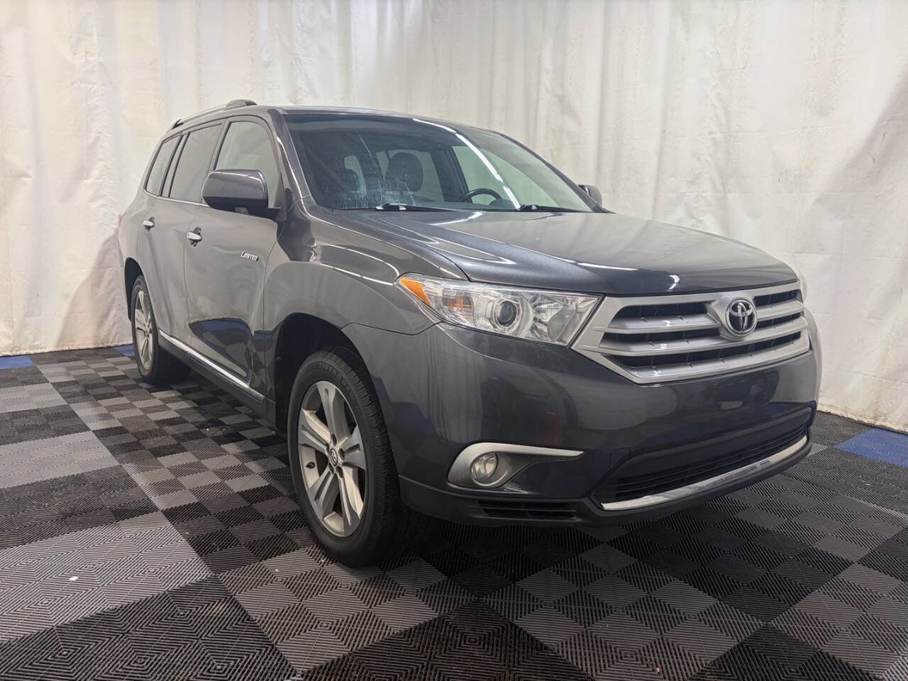 Used 2012 Toyota Highlander Limited w/ Tow Pkg image 3
