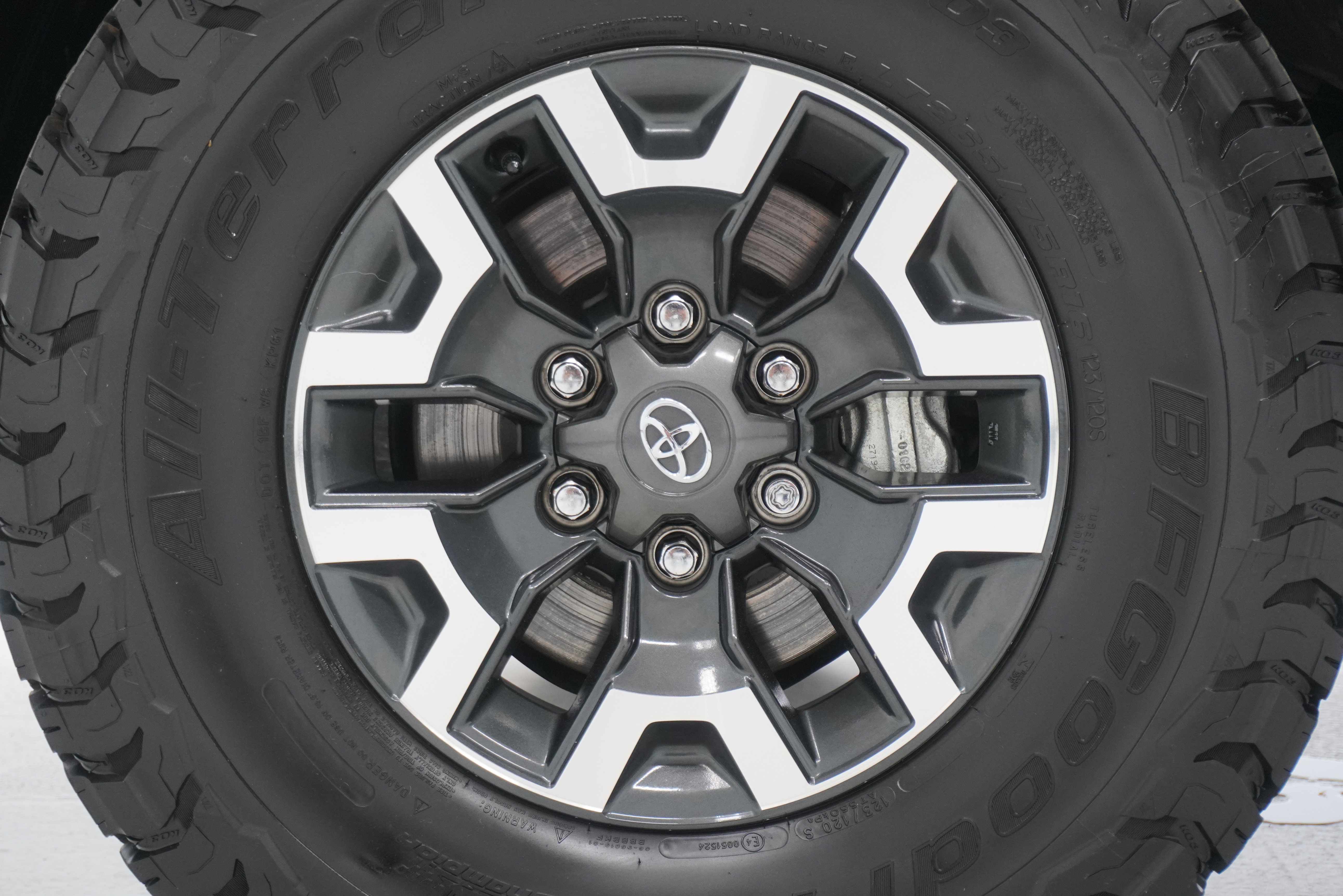 Used 2022 Toyota Tacoma TRD Off-Road image 26