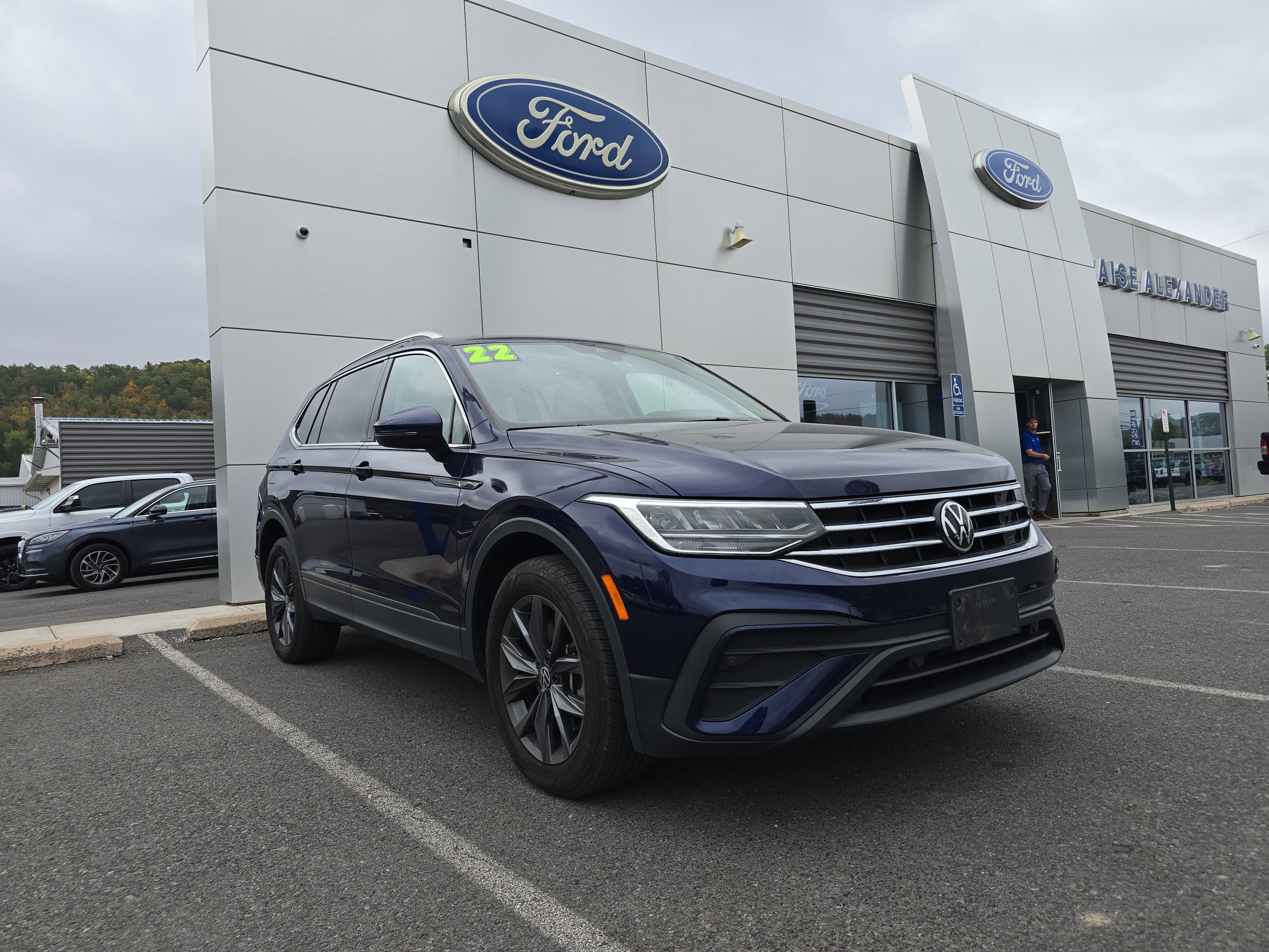 Used 2022 Volkswagen Tiguan SE
