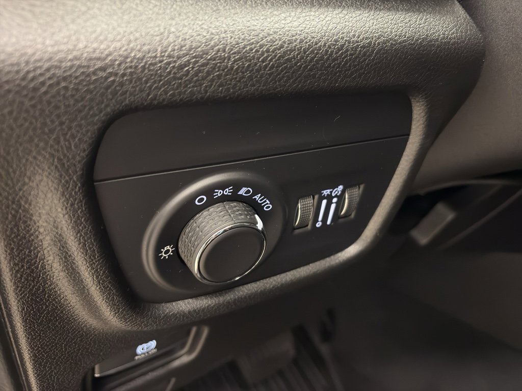 Used 2023 Jeep Grand Cherokee Altitude image 19