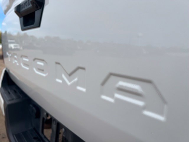 Used 2025 Toyota Tacoma SR5 AWD/4WD image 12