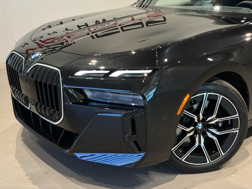 Used 2025 BMW 760i xDrive image 10