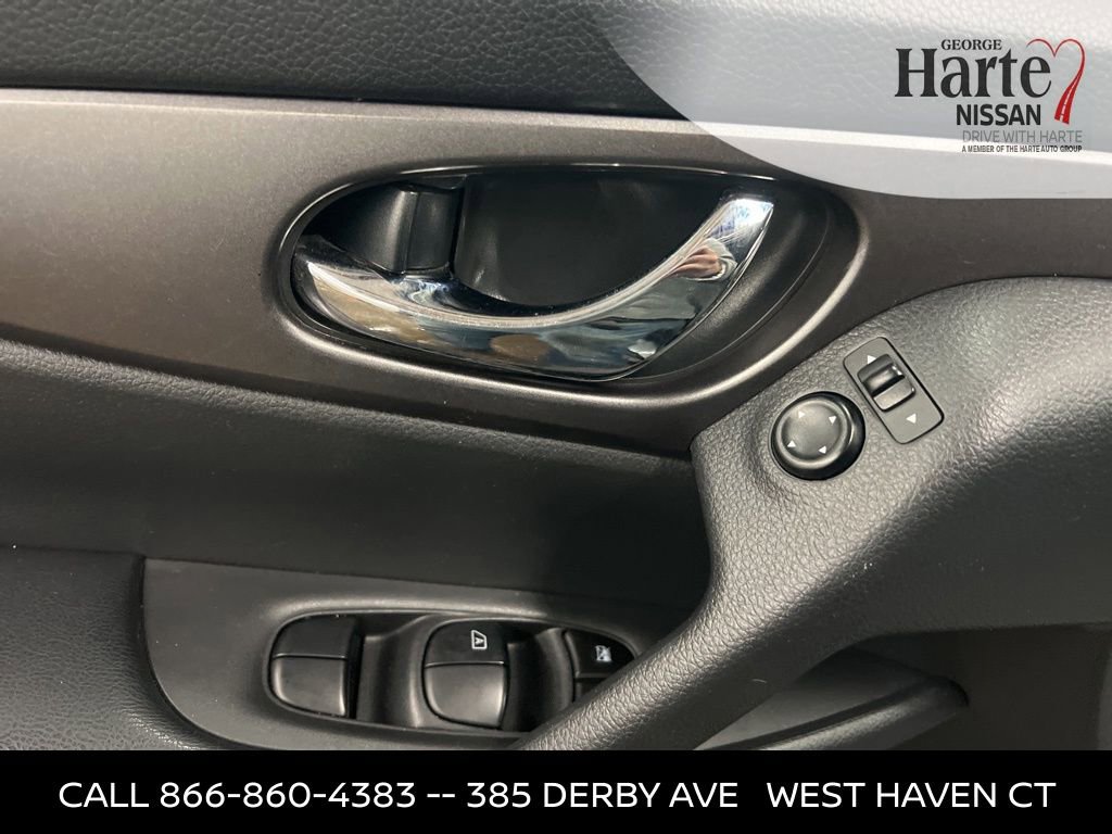 Used 2016 Nissan Rogue SV image 21