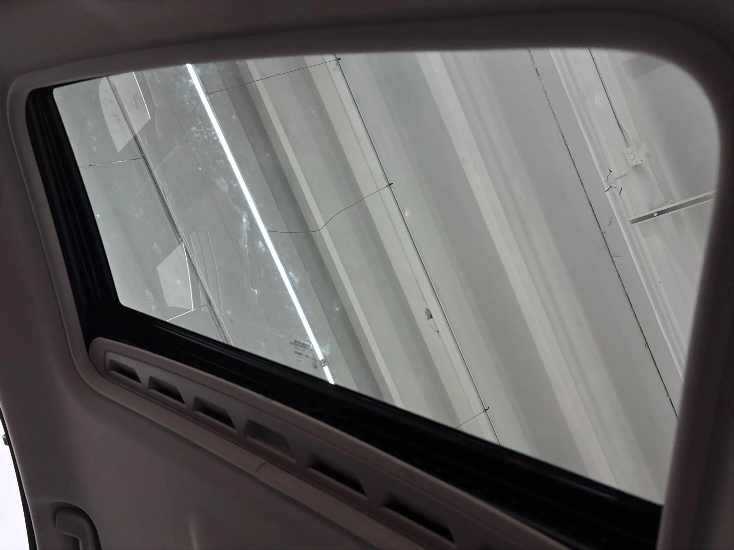 Used 2017 Volvo S60 T5 Inscription image 28