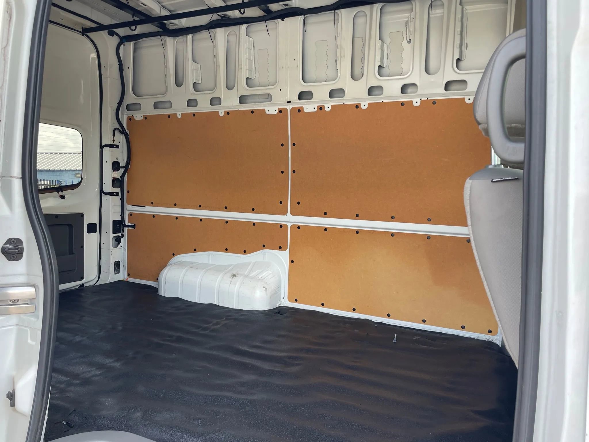 Used 2020 Nissan NV 2500 SV w/ Back Door Glass Package image 12