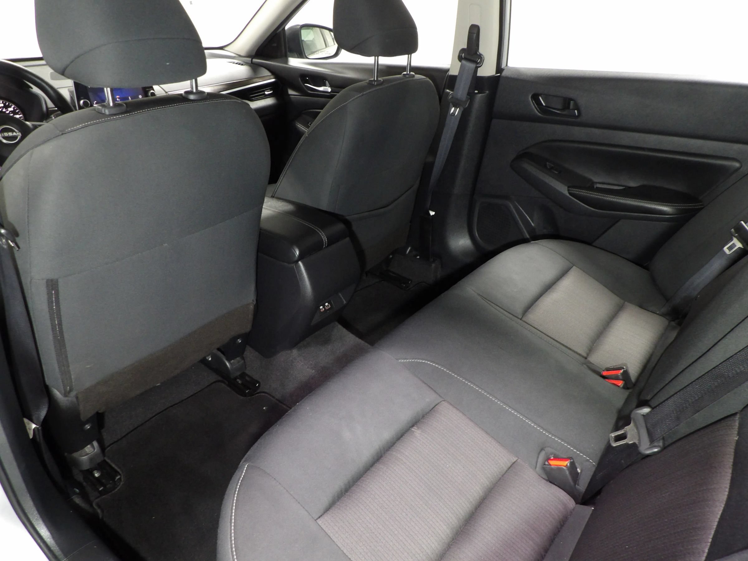 Used 2024 Nissan Altima 2.5 SV FWD image 12