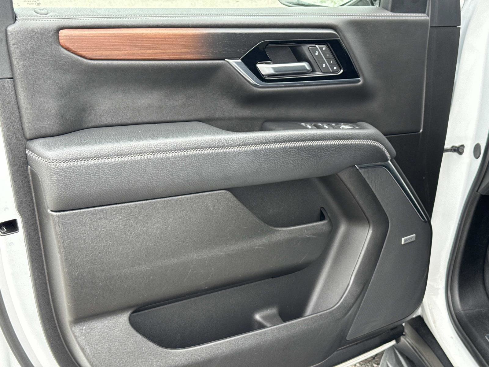Used 2025 GMC Yukon Denali AWD/4WD image 18