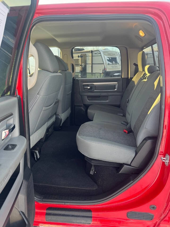 Used 2016 RAM 1500 Classic SLT w/ Luxury Group image 14