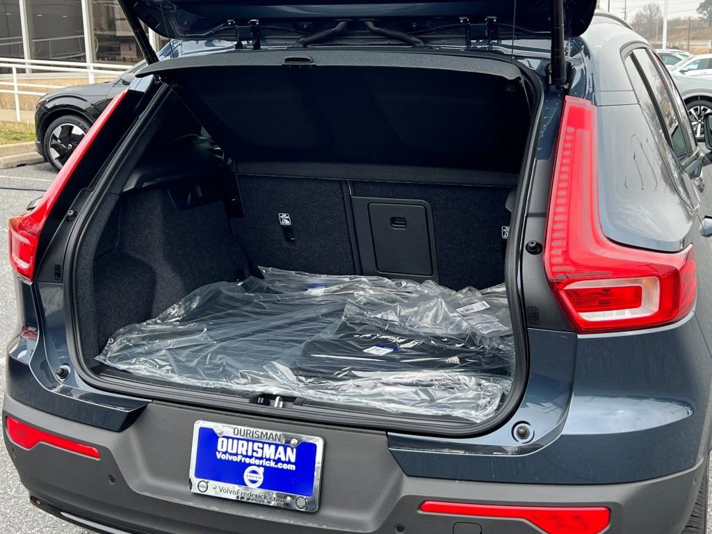 New 2026 Volvo EX40 Plus w/ Protection Package Premier image 13