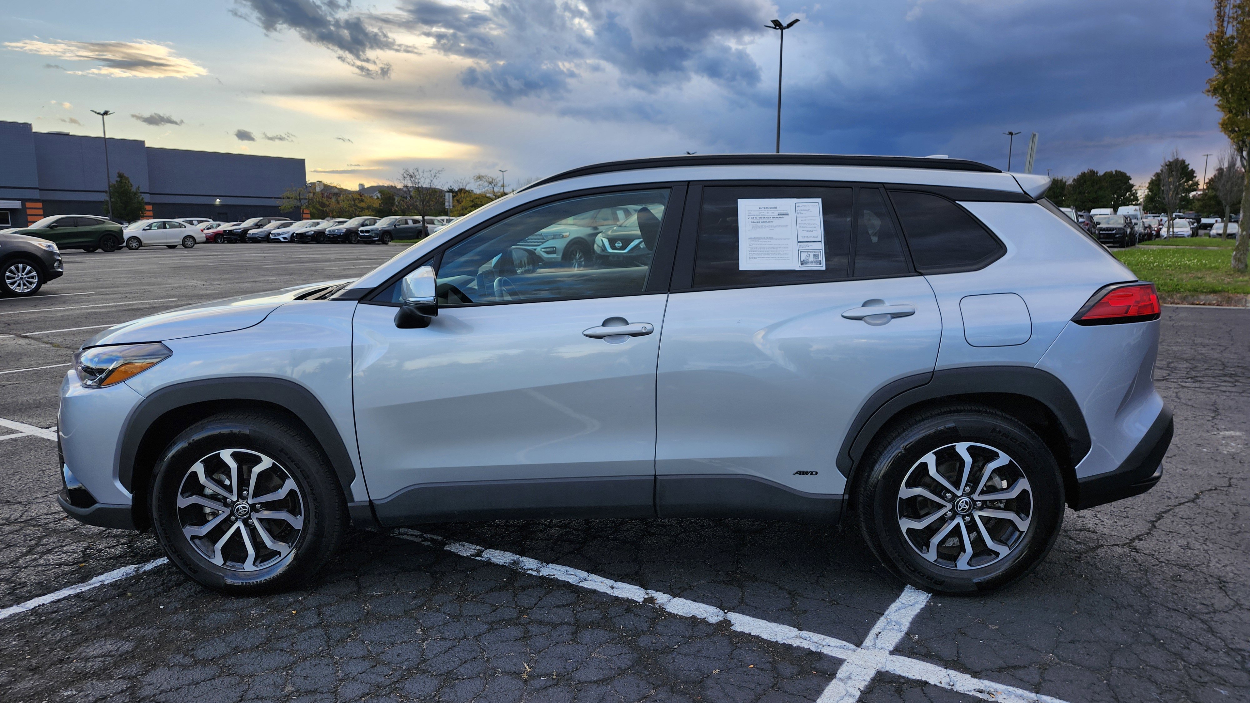 Used 2023 Toyota Corolla Cross SE image 7