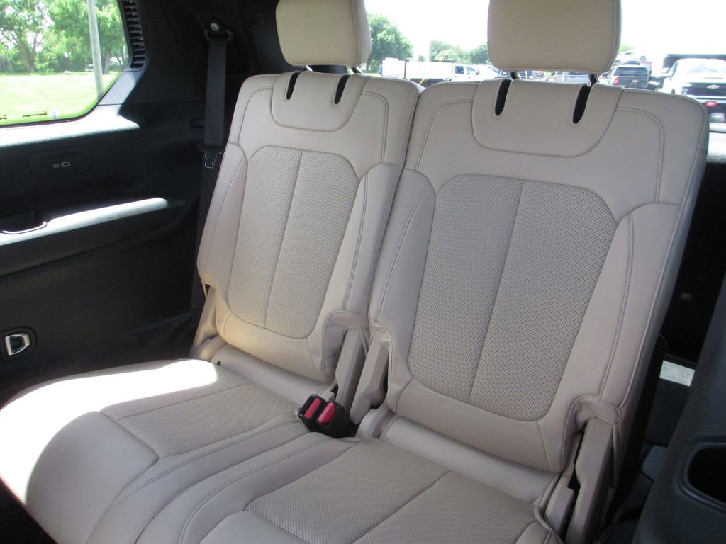 Used 2023 Jeep Grand Cherokee L Limited w/ Luxury Tech Group II AWD/4WD image 23