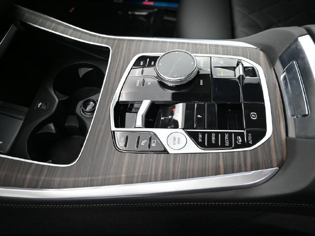 New 2026 BMW X5 xDrive50e w/ Premium Package AWD/4WD image 13