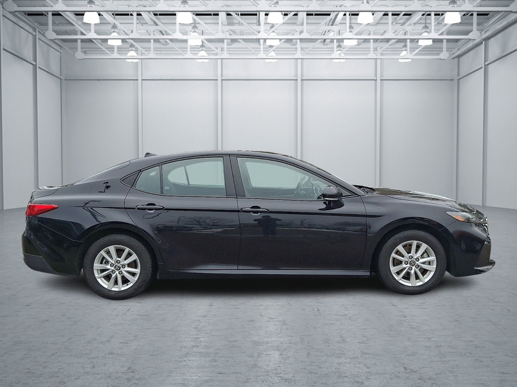 Used 2025 Toyota Camry LE image 6