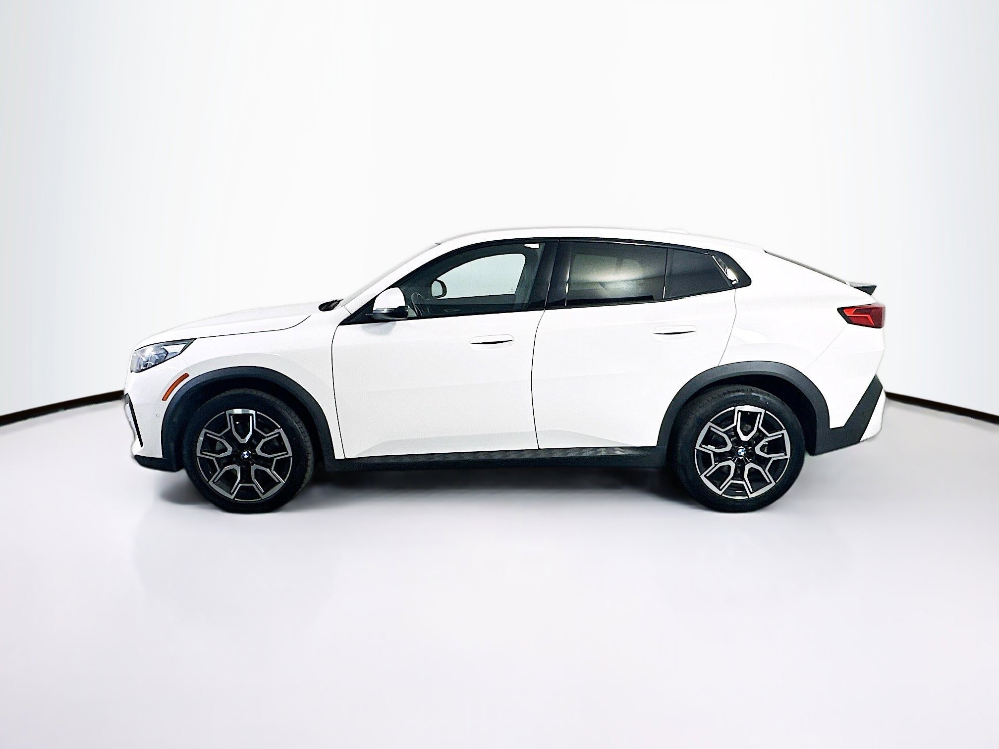 Used 2025 BMW X2 xDrive28i image 4