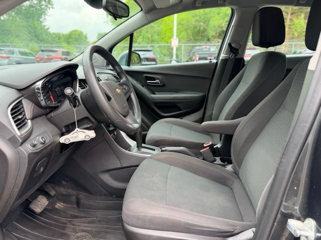 Used 2019 Chevrolet Trax LS w/ LPO, Cargo Package FWD image 7
