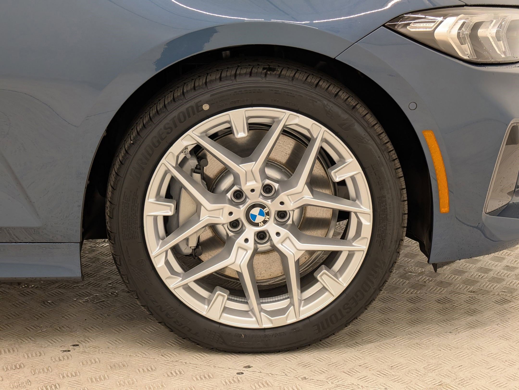 Used 2025 BMW 330i Sedan w/ Premium Package image 11