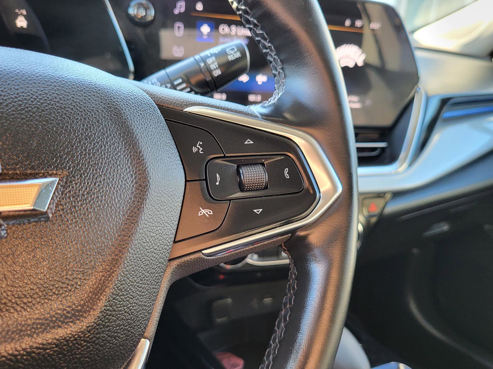 Used 2025 Chevrolet Trax LT w/ LT Convenience Package image 23