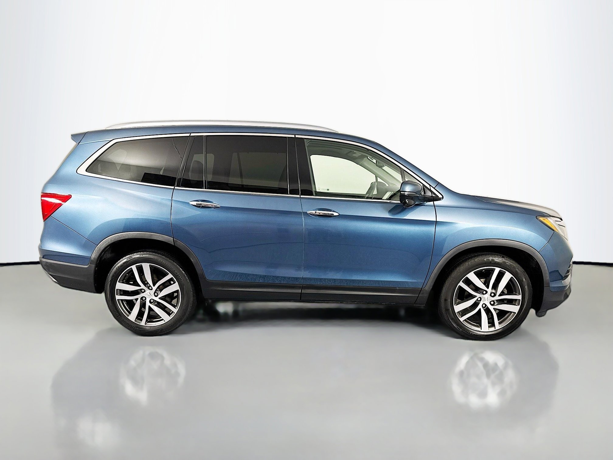 Used 2016 Honda Pilot Touring image 4