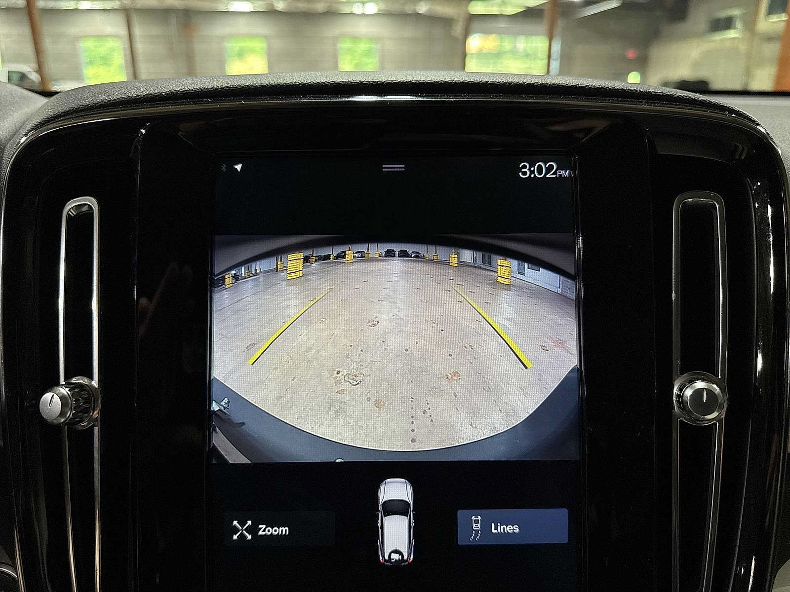 Used 2019 Volvo XC40 T4 Momentum FWD image 25