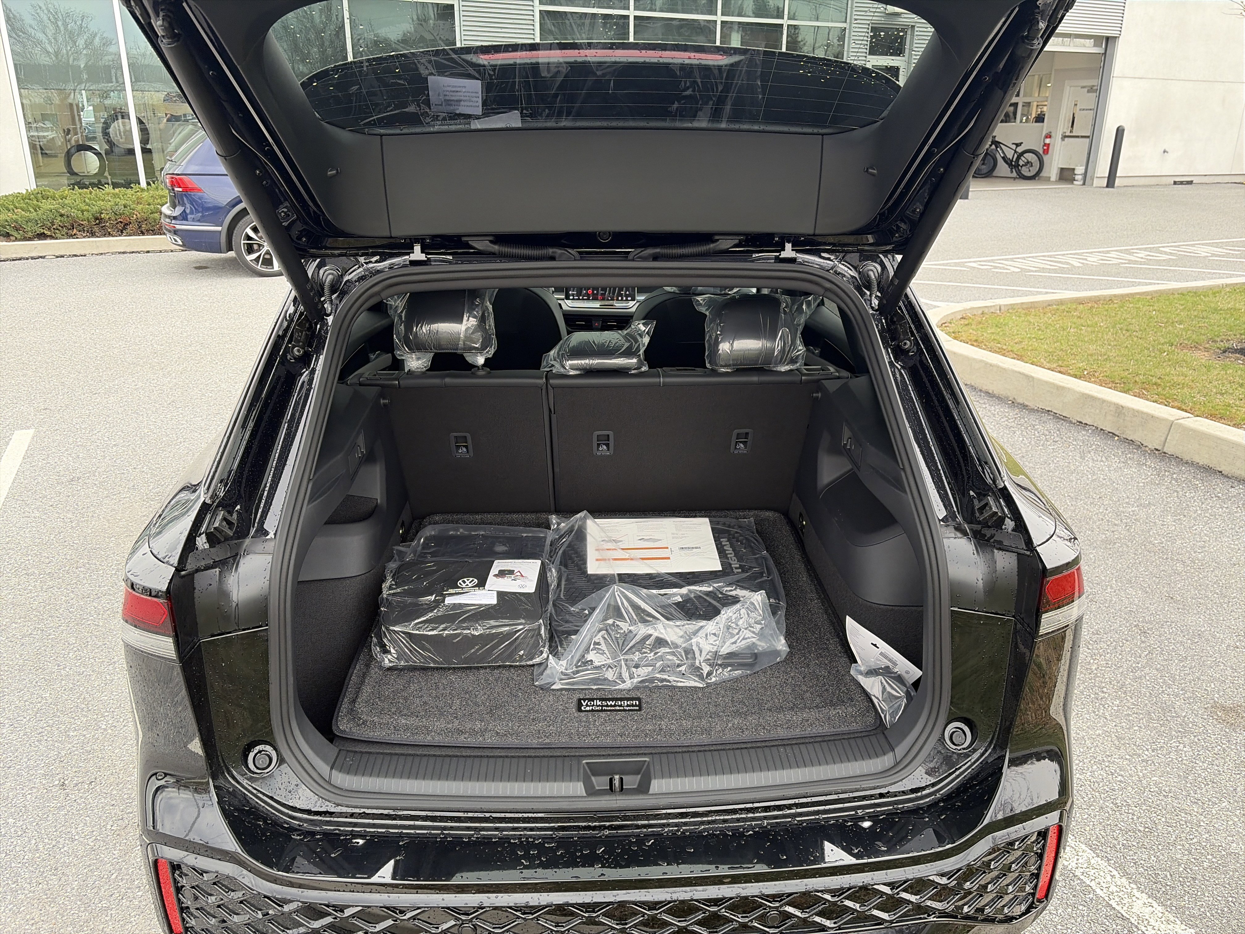 New 2026 Volkswagen Tiguan SE R-Line AWD/4WD image 19