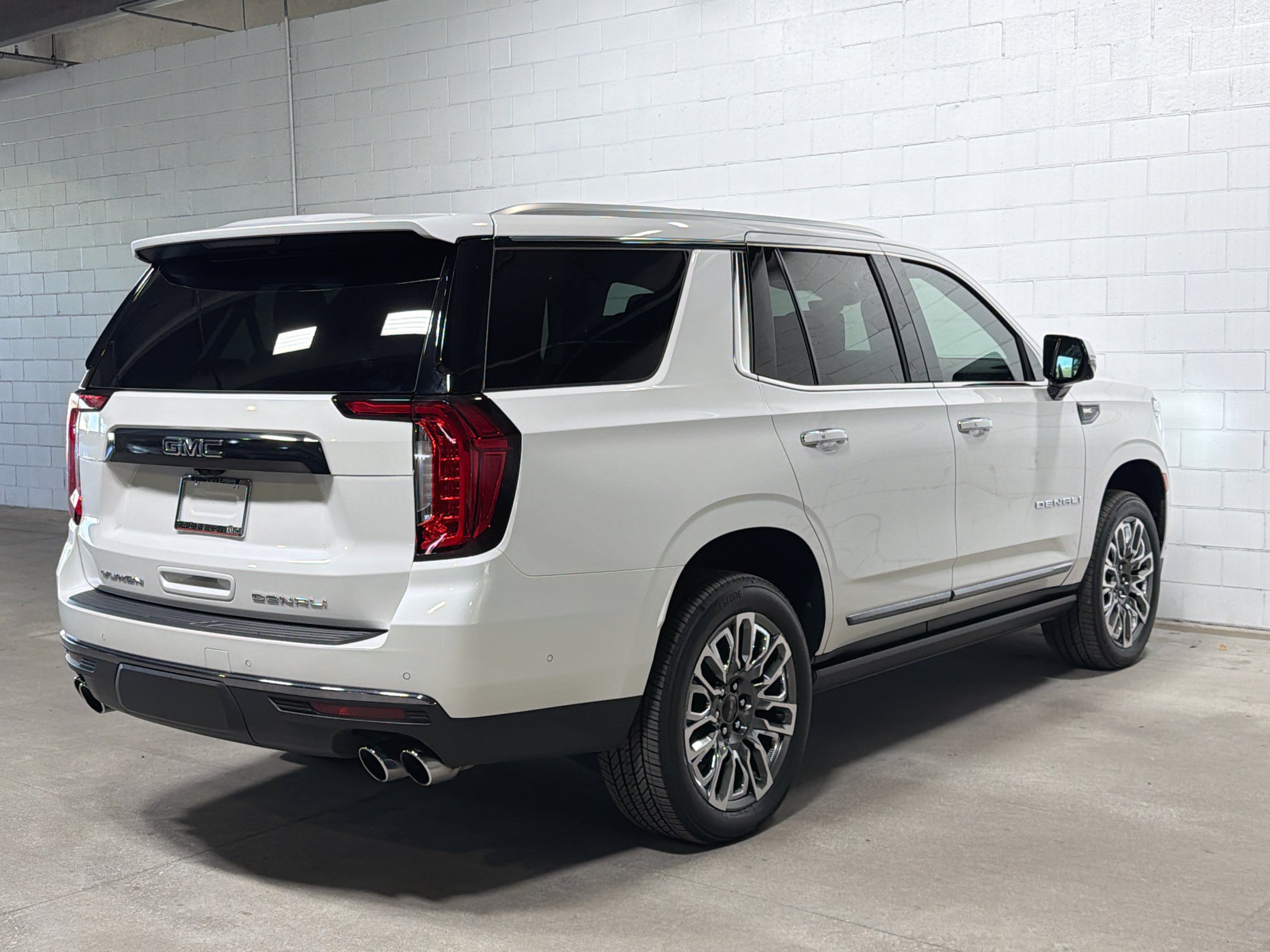Used 2023 GMC Yukon Denali Ultimate AWD/4WD image 7