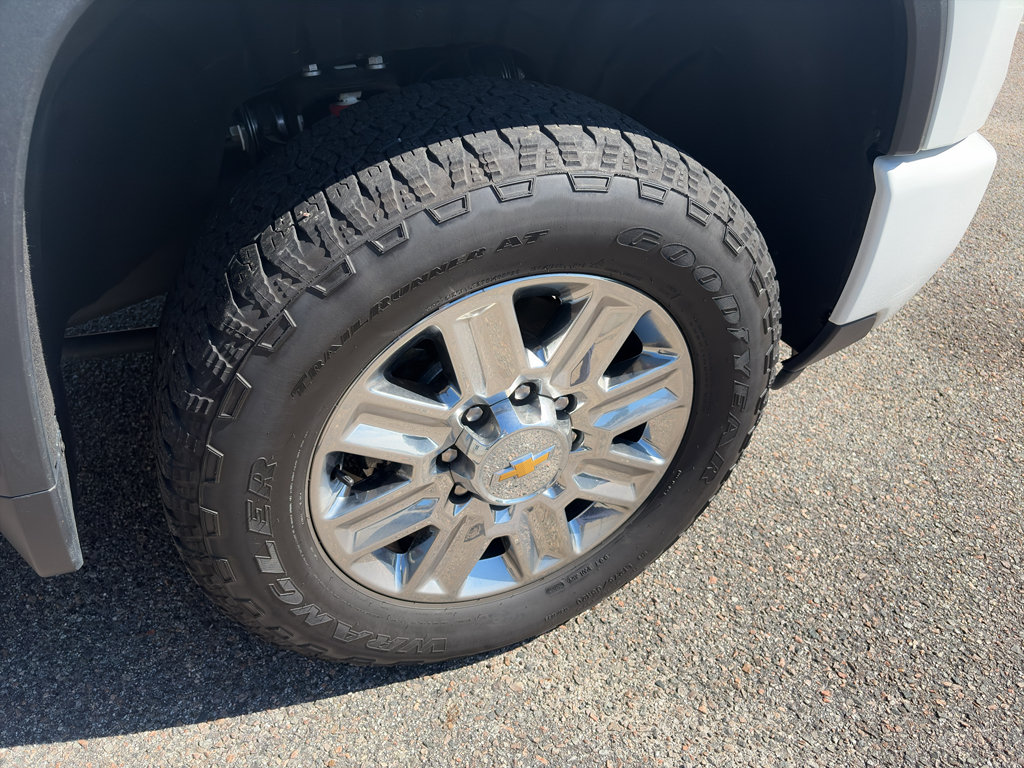 Used 2026 Chevrolet Silverado 2500 High Country w/ High Country Premium Package AWD/4WD image 12