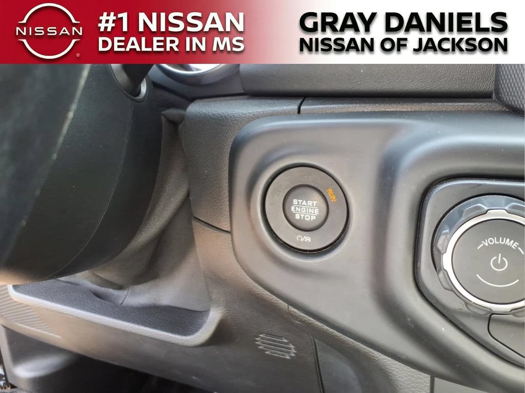 Used 2019 Jeep Wrangler Unlimited Sahara AWD/4WD image 16