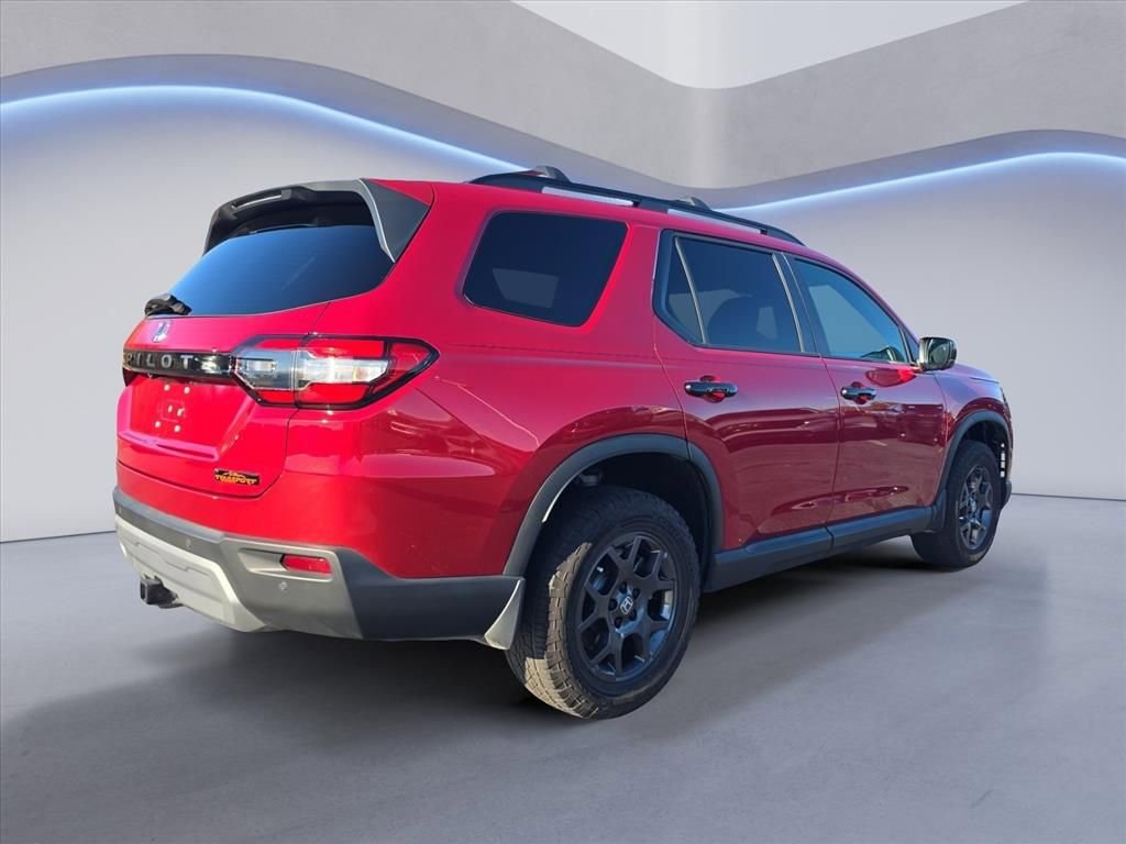Certified 2025 Honda Pilot TrailSport image 5