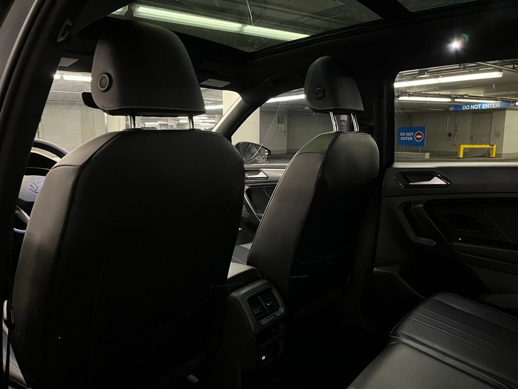 Used 2022 Volkswagen Tiguan SE R-Line AWD/4WD image 23