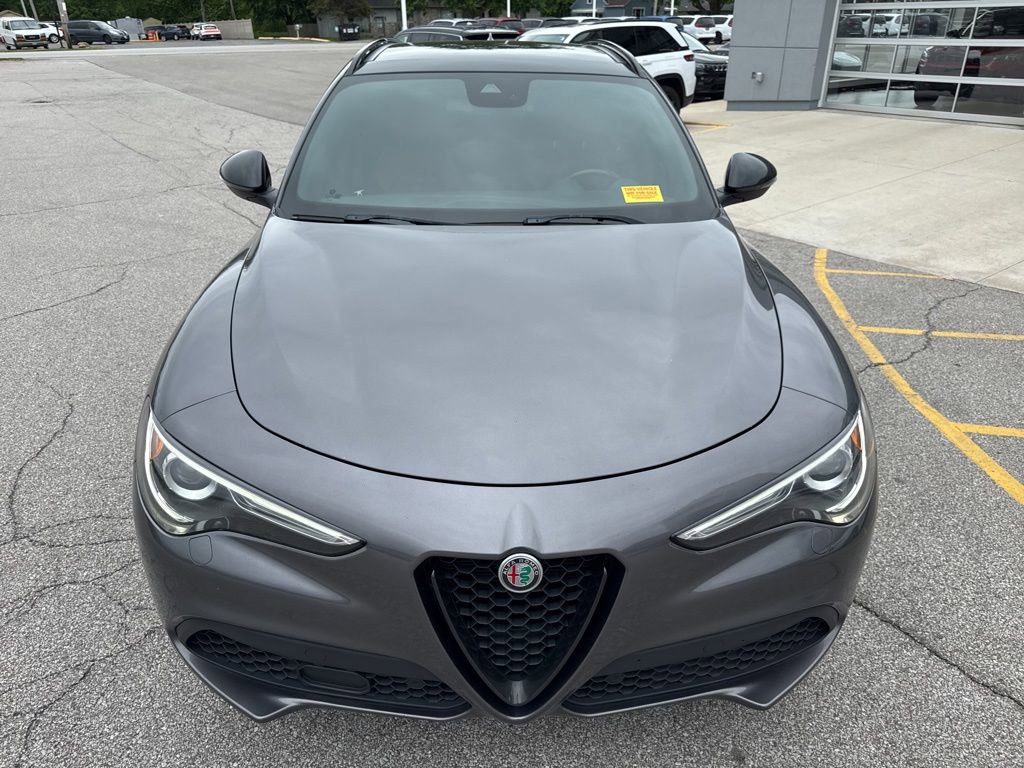 Used 2022 Alfa Romeo Stelvio Veloce AWD/4WD image 9