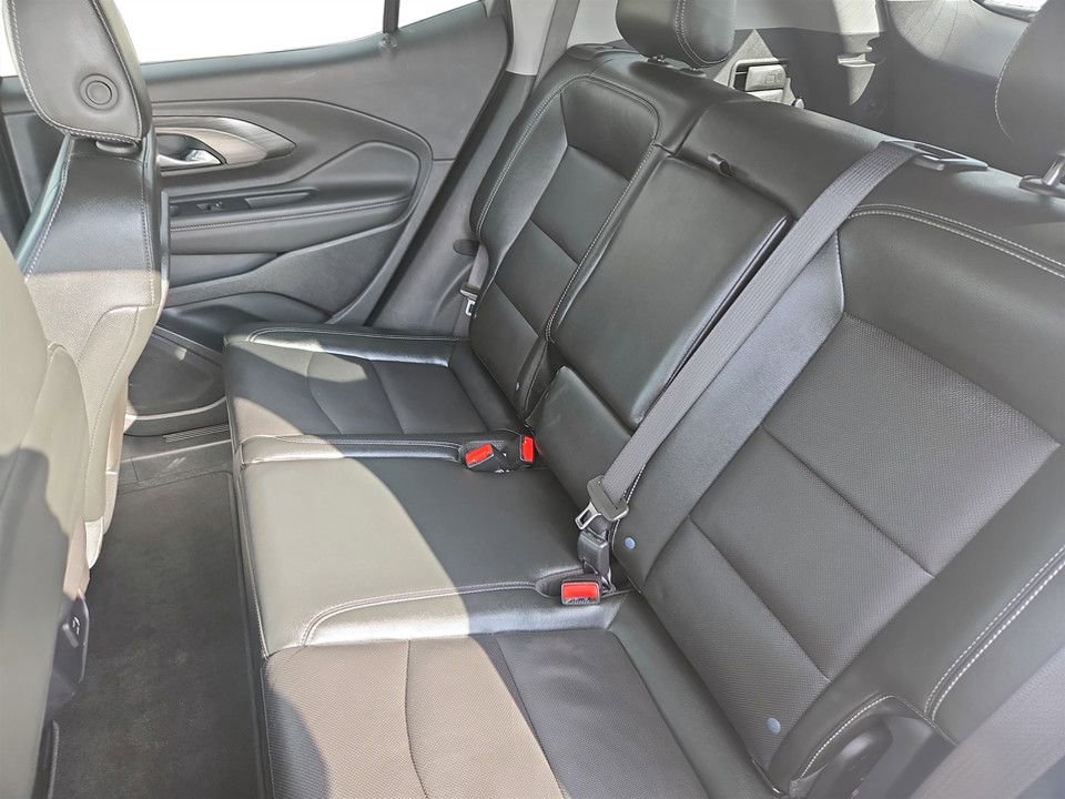 Used 2024 GMC Terrain SLT image 31