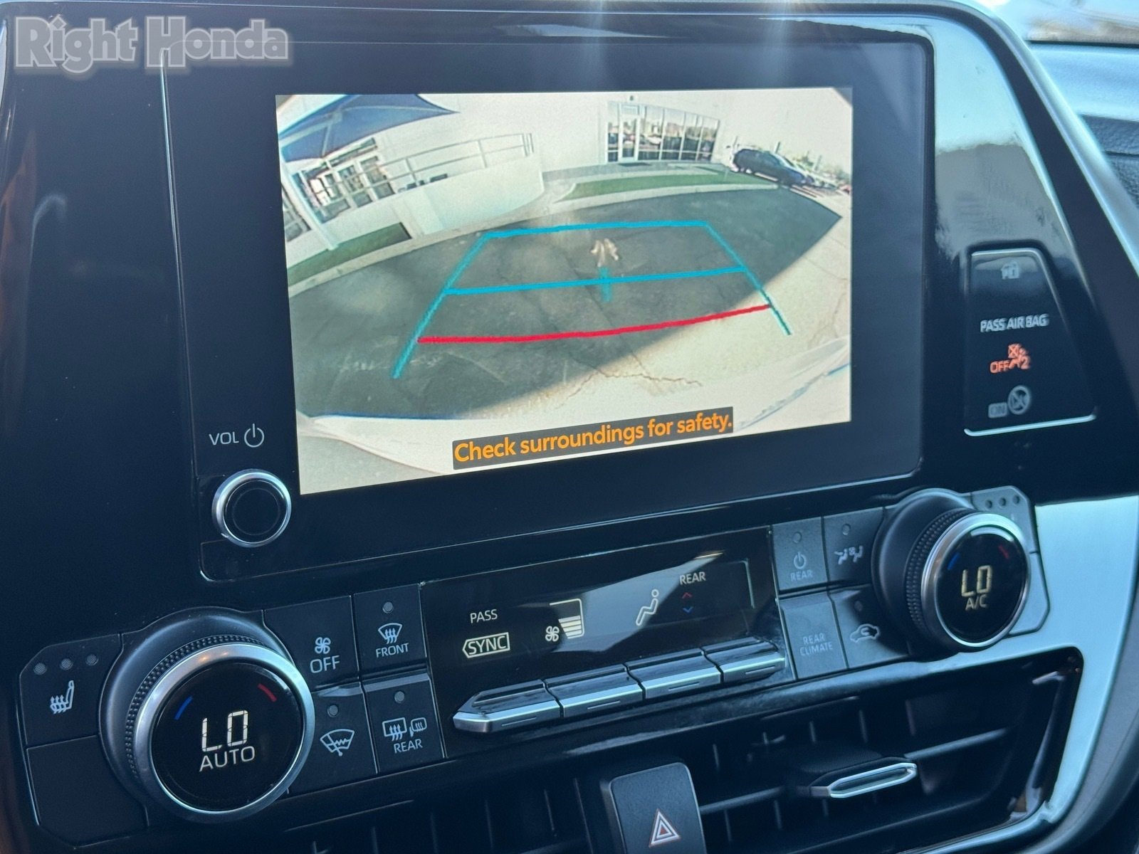 Used 2023 Toyota Highlander XLE image 29