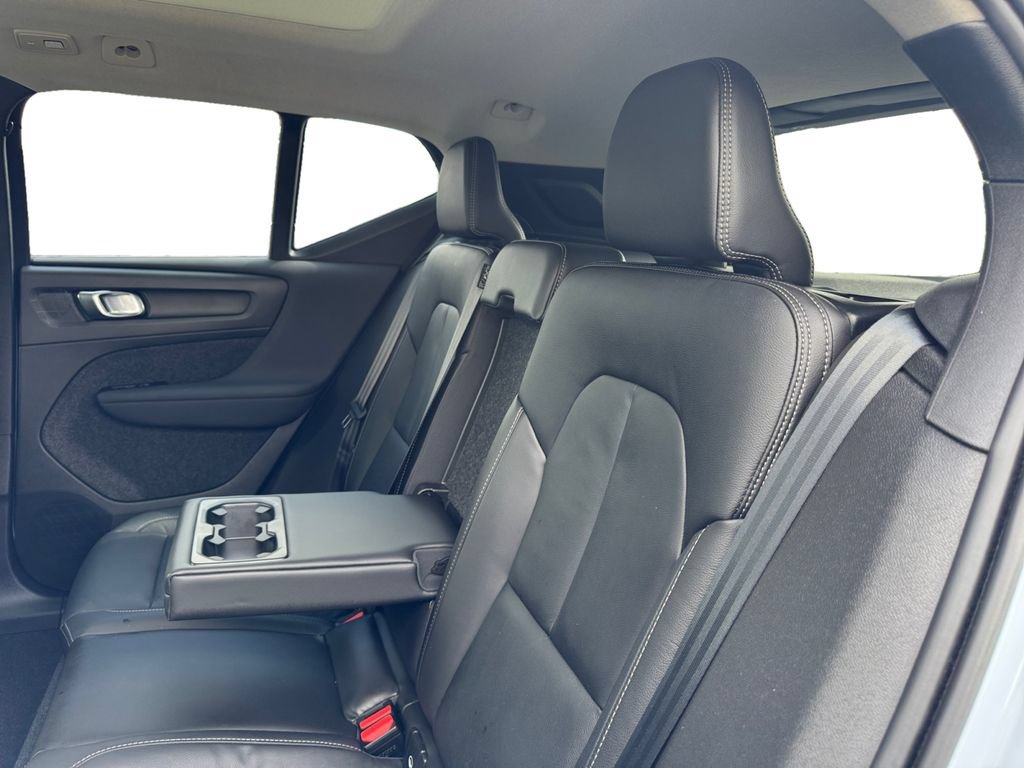 Certified 2024 Volvo XC40 B5 Plus w/ Protection Package Premier AWD/4WD image 27