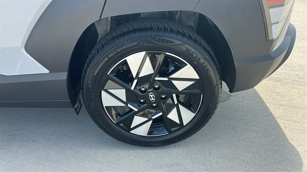 Certified 2025 Hyundai Kona SEL image 17