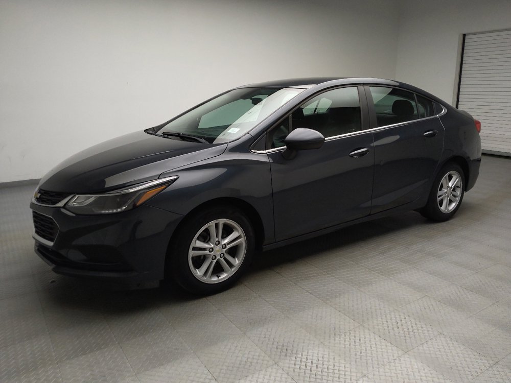 Used 2018 Chevrolet Cruze LT FWD image 2