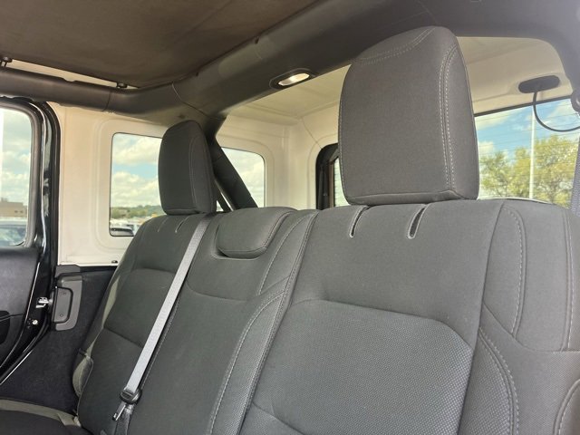 Used 2019 Jeep Wrangler Unlimited Sahara image 40