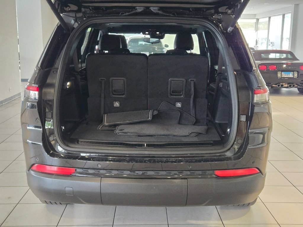 Used 2023 Jeep Grand Cherokee L Laredo AWD/4WD image 13