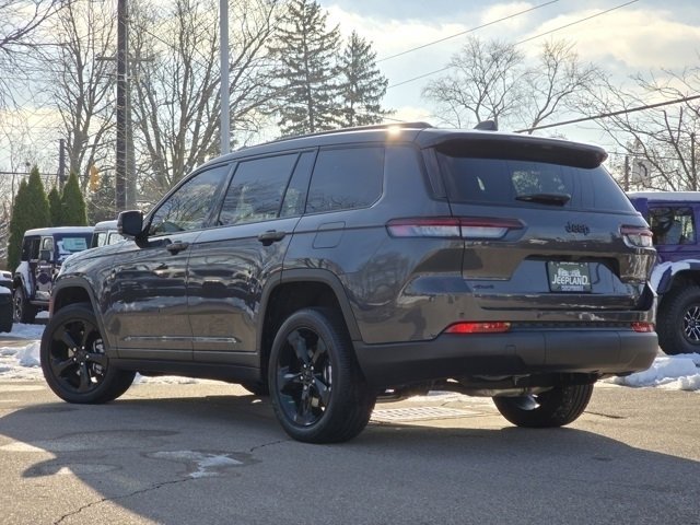 Used 2025 Jeep Grand Cherokee L Altitude image 27