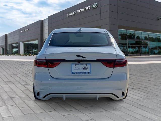 Used 2024 Jaguar XF R-Dynamic SE AWD/4WD image 4