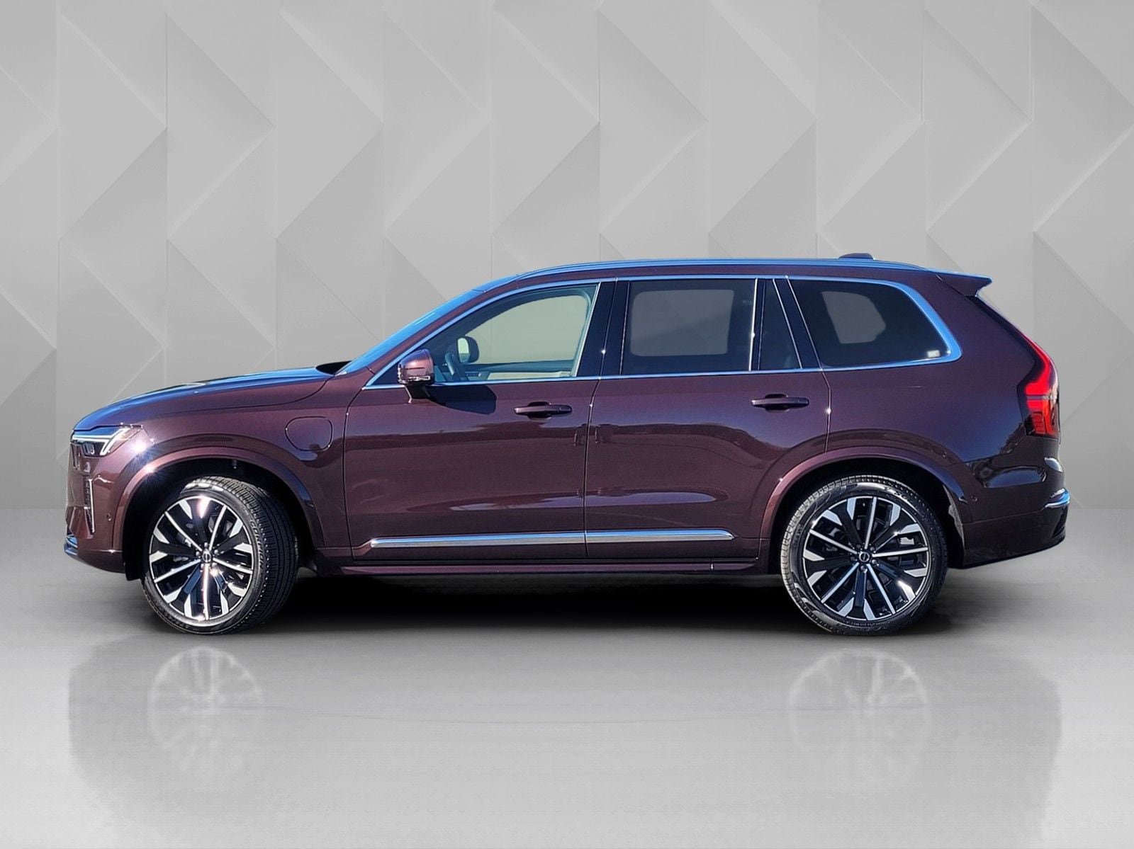 Certified 2025 Volvo XC90 T8 Ultra AWD/4WD image 3