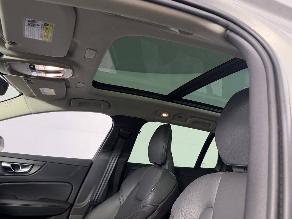 Used 2025 Volvo V60 B5 Cross Country Plus image 25