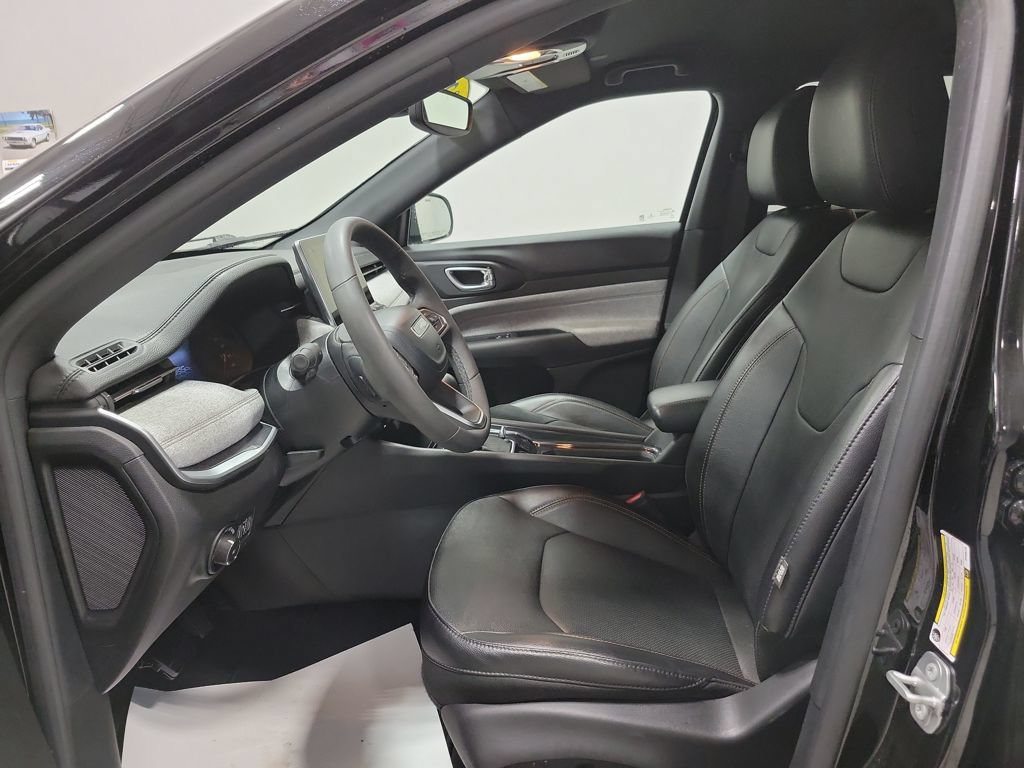 Used 2023 Jeep Compass Latitude AWD/4WD image 2