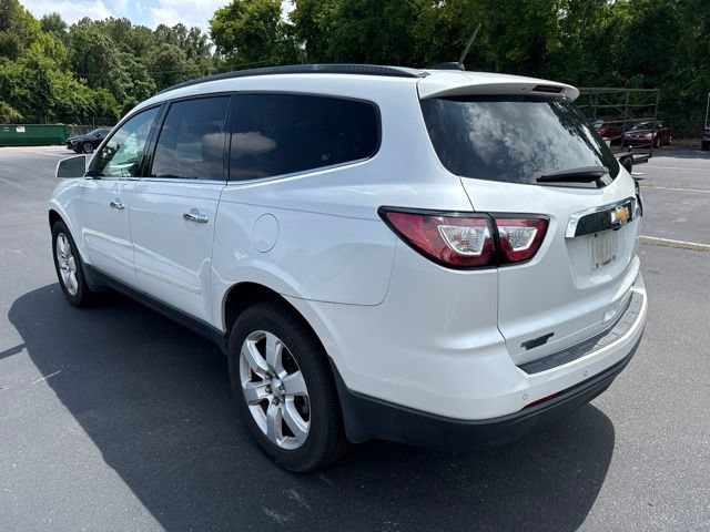 Used 2016 Chevrolet Traverse LT w/ Traveler's Package FWD image 3