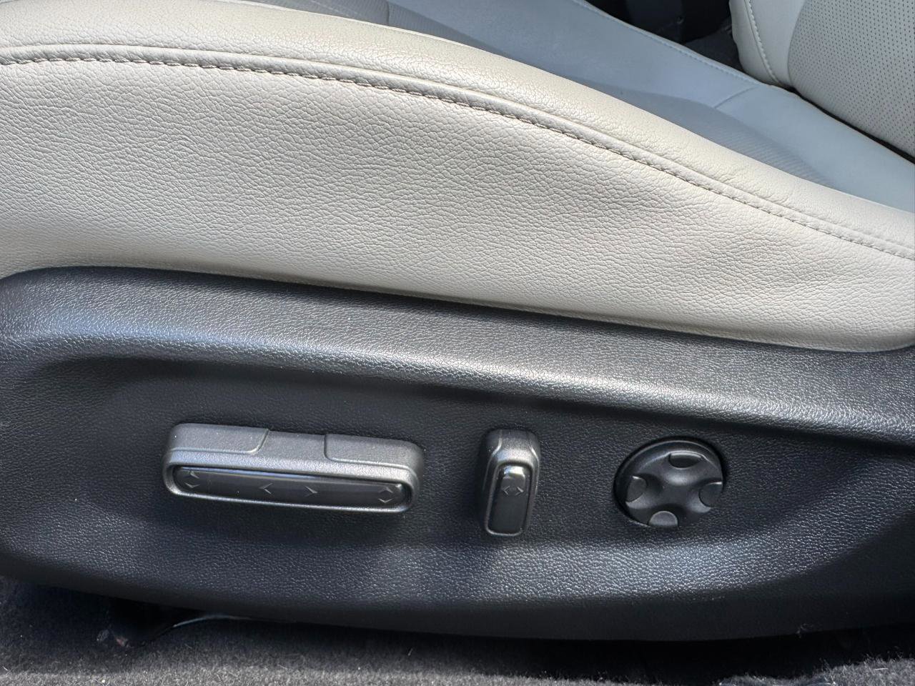 Used 2018 Honda Accord Touring image 12