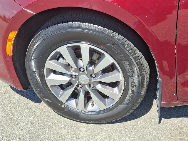 Used 2019 Chrysler Pacifica Touring-L Plus w/ Advanced Safetytec Group FWD image 8